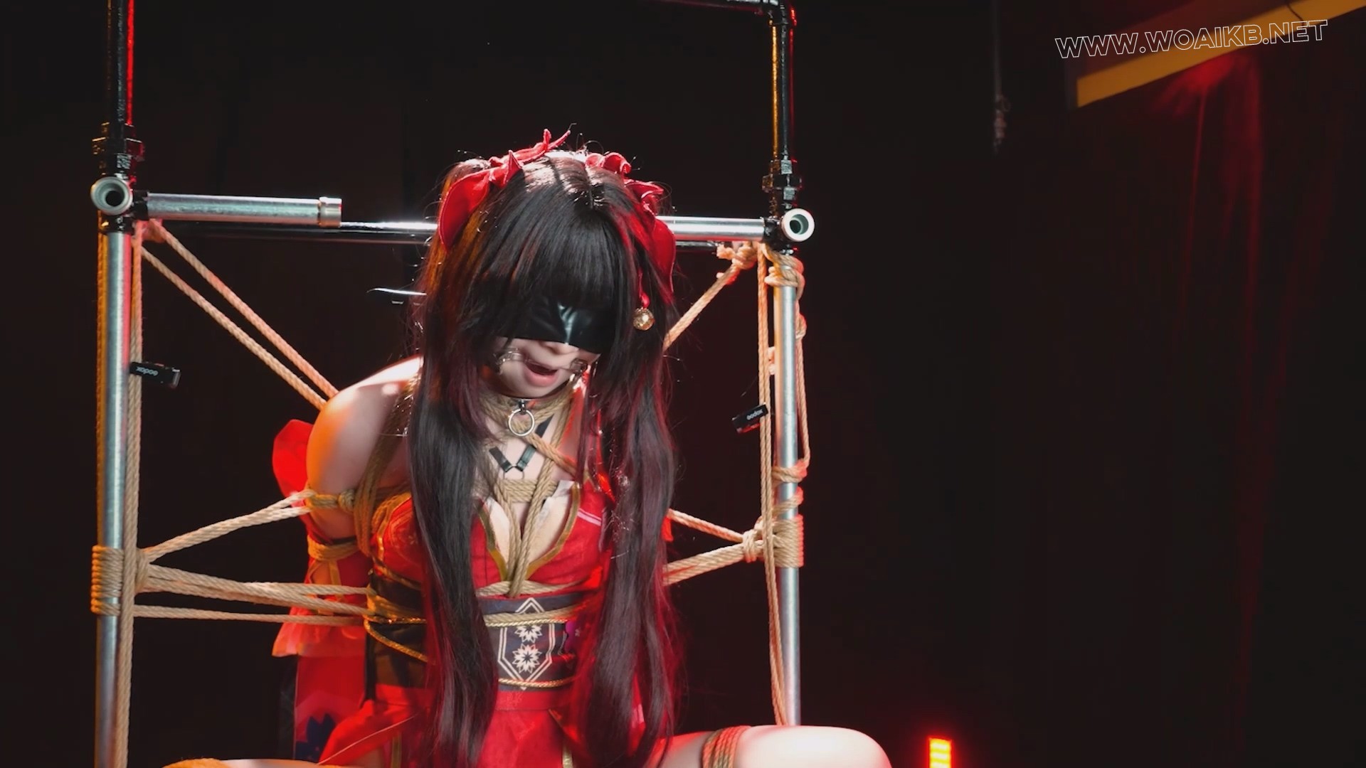 第五期，陷入拘束架中被完全拘束的花火。 预览图 1