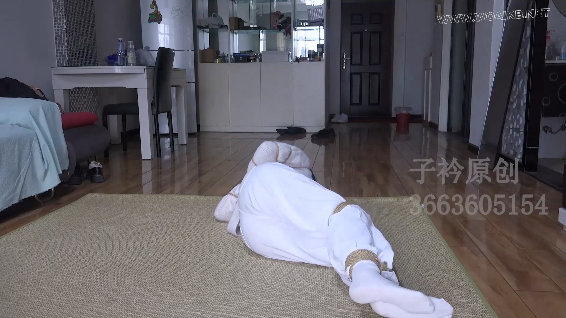 定拍捆绑女大学生云兮 五花驷马挣扎白袜挠脚 预览图 3