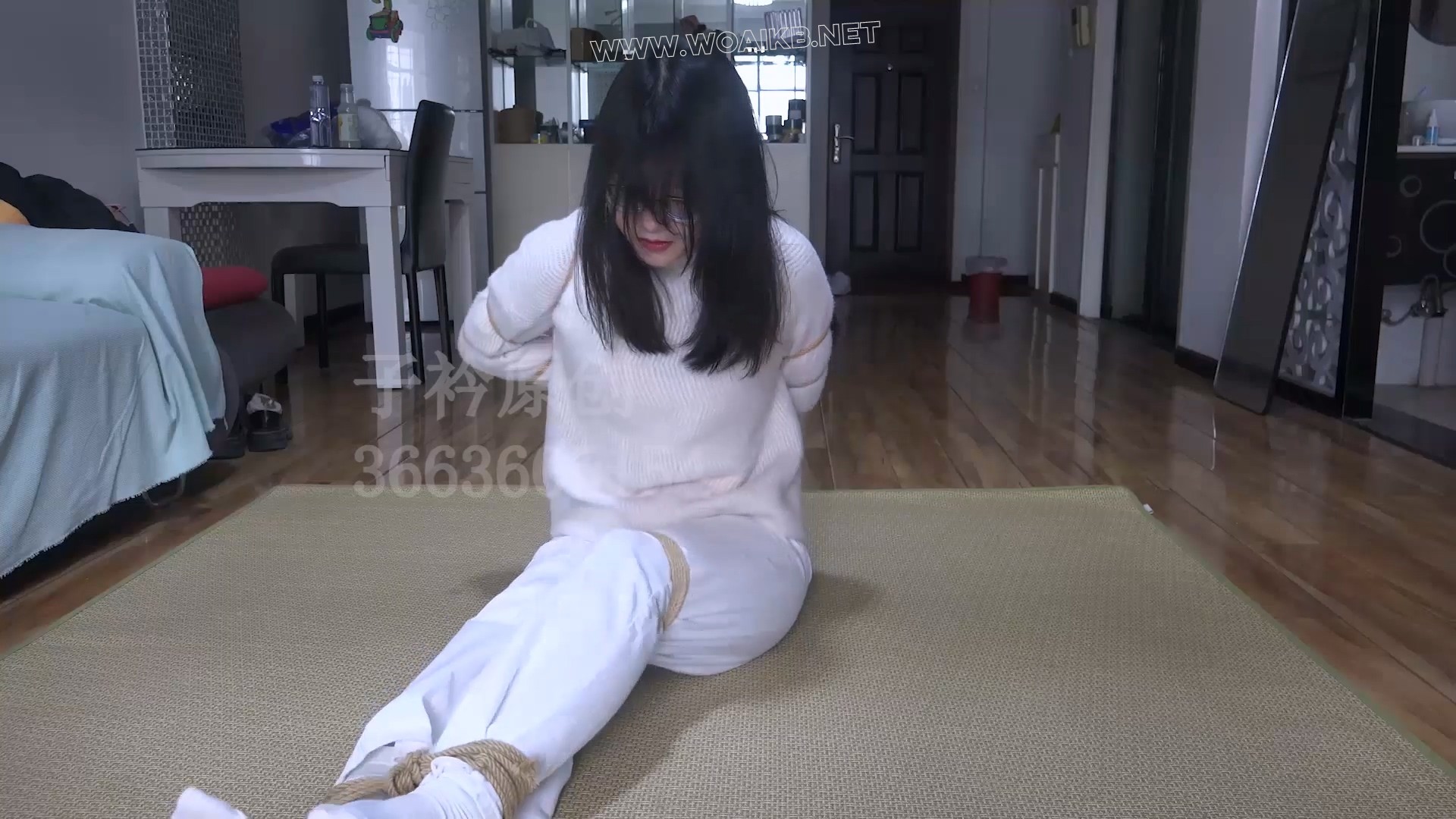 定拍捆绑女大学生云兮 五花驷马挣扎白袜挠脚 预览图 5