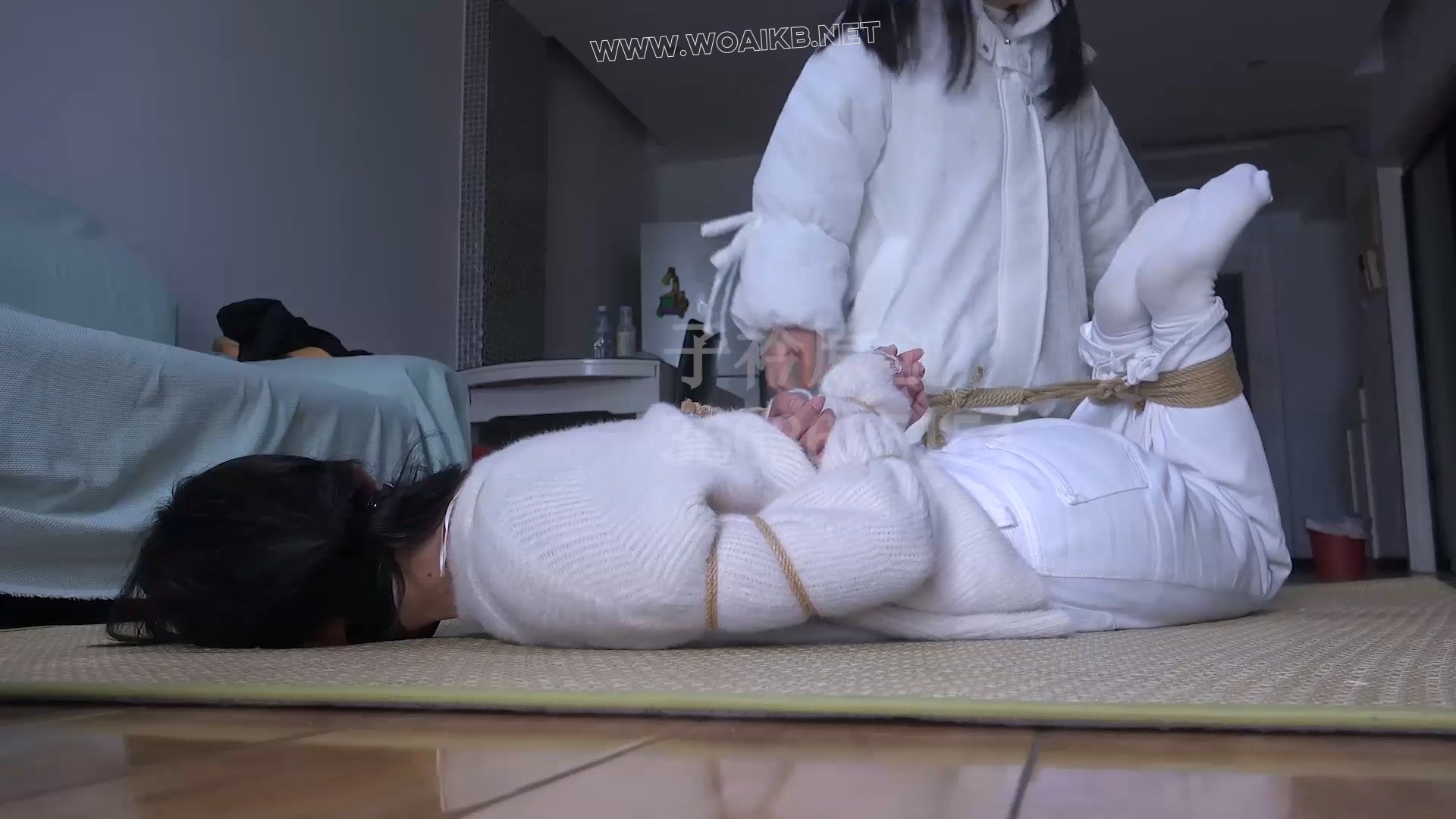 定拍捆绑女大学生云兮 五花驷马挣扎白袜挠脚 预览图 10