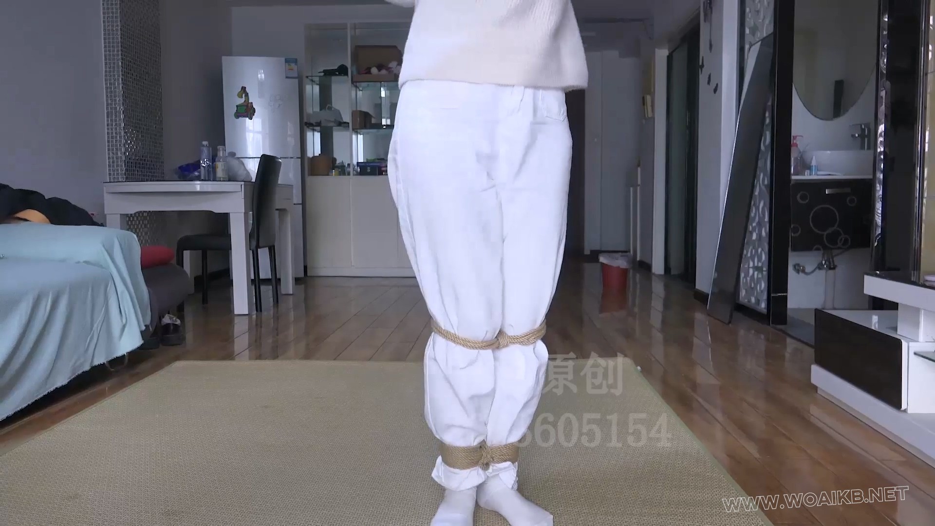 定拍捆绑女大学生云兮 五花驷马挣扎白袜挠脚 预览图 8