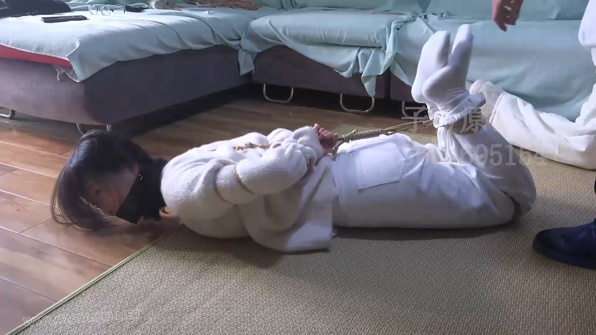 定拍捆绑女大学生云兮 五花驷马挣扎白袜挠脚 预览图 16