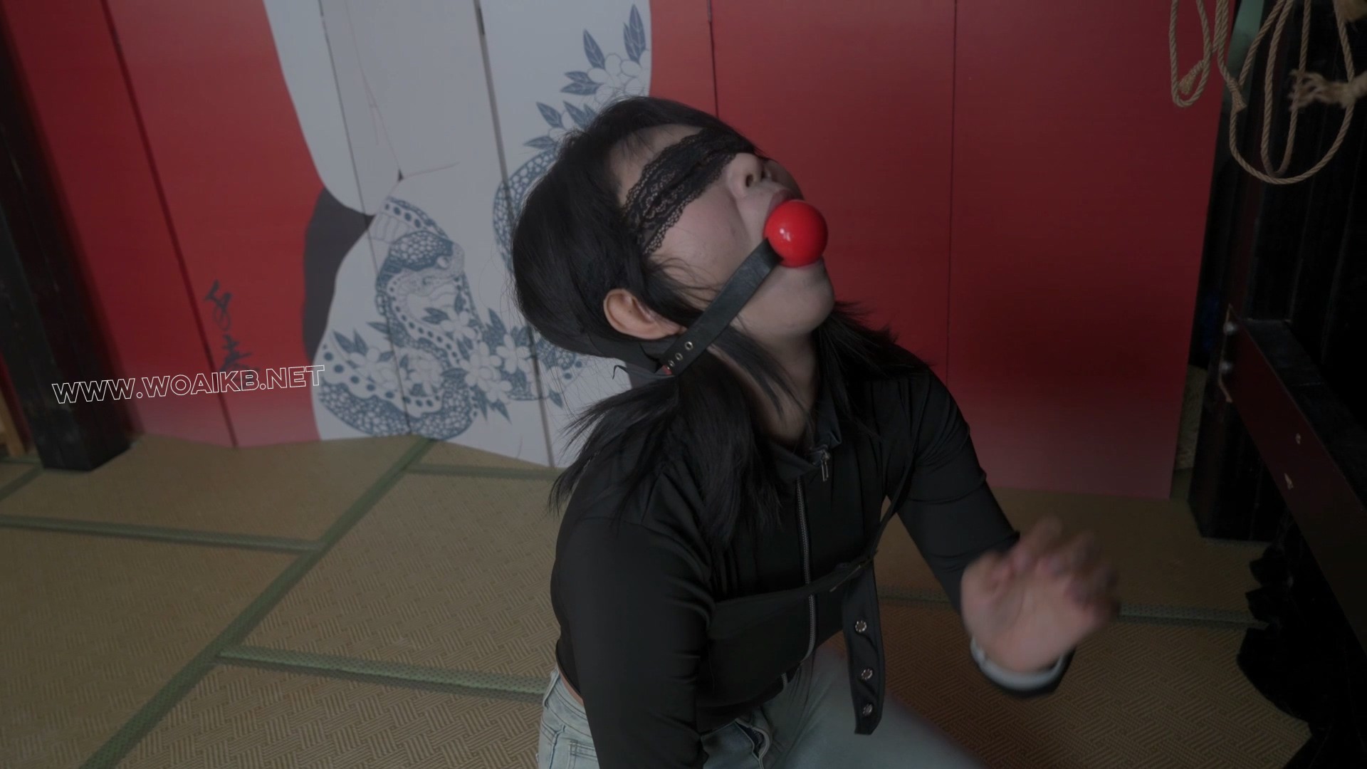 丰满小美女猫猫降临，牛仔裤白袜捆绑调教！肉感十足！ 预览图 2