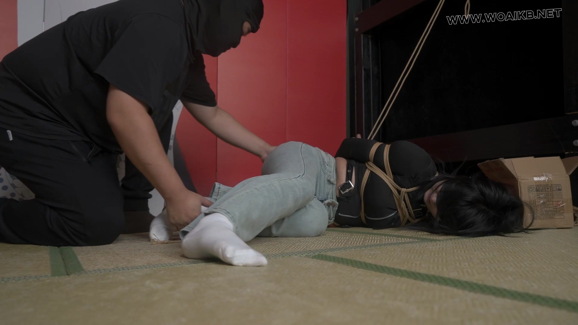 丰满小美女猫猫降临，牛仔裤白袜捆绑调教！肉感十足！ 预览图 14