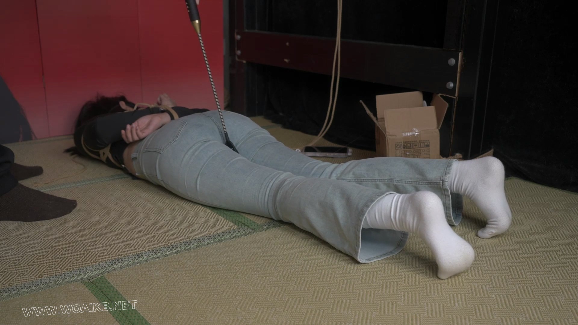 丰满小美女猫猫降临，牛仔裤白袜捆绑调教！肉感十足！ 预览图 25