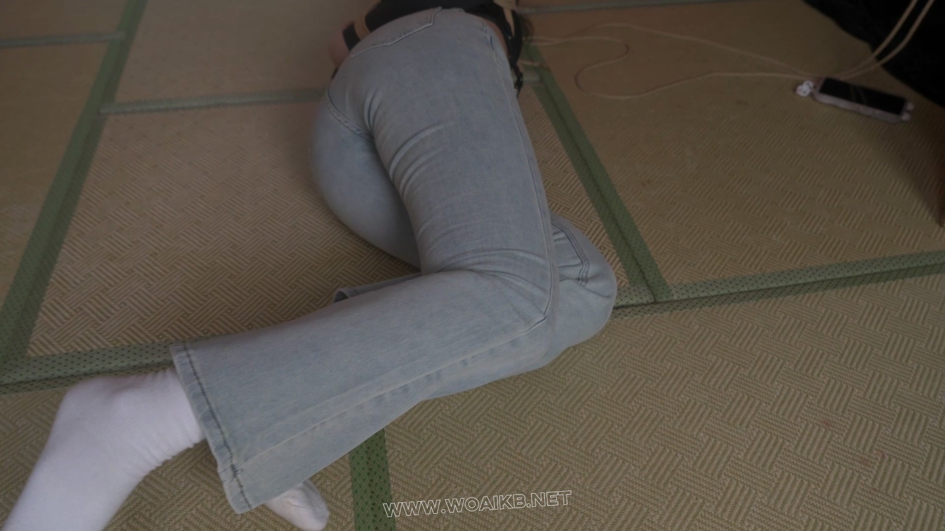 丰满小美女猫猫降临，牛仔裤白袜捆绑调教！肉感十足！ 预览图 23