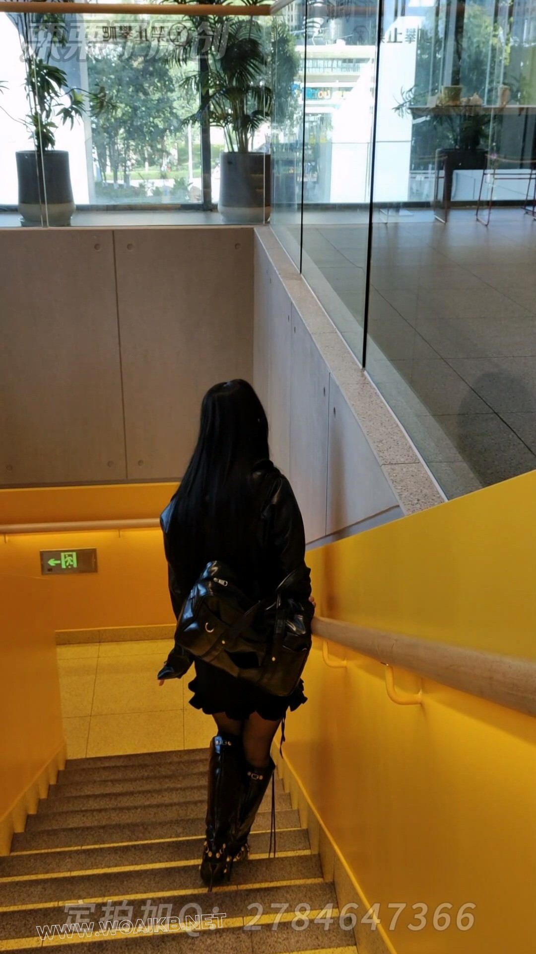 《搔首弄姿的女网红 01》 户外调教、商场强高、餐厅强高、高跟靴、包臀连衣裙、快... 预览图 19