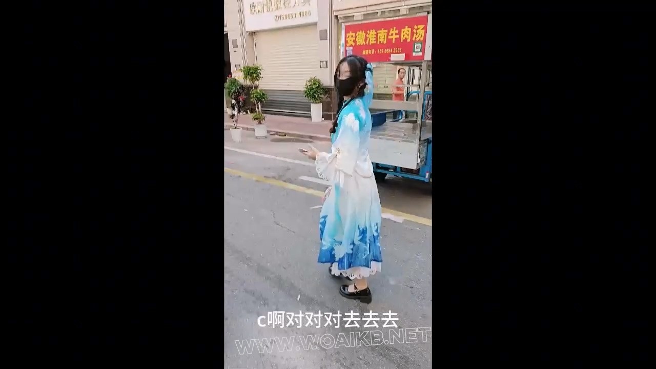 COS户外贝贝连续高强度电击一整天,到酒店洗澡后她终于投降了