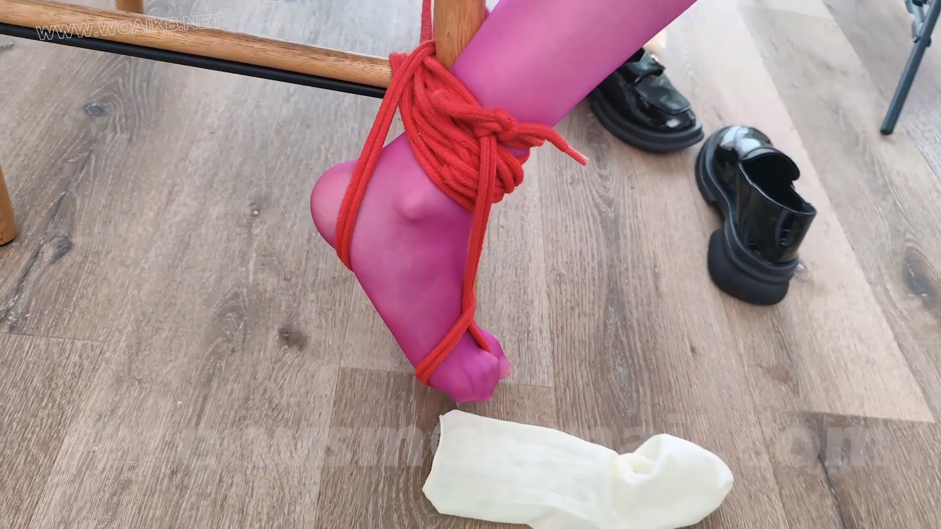 白天捆绑，丝袜蒙眼，堵嘴，晚上就好好玩弄吧 预览图 10