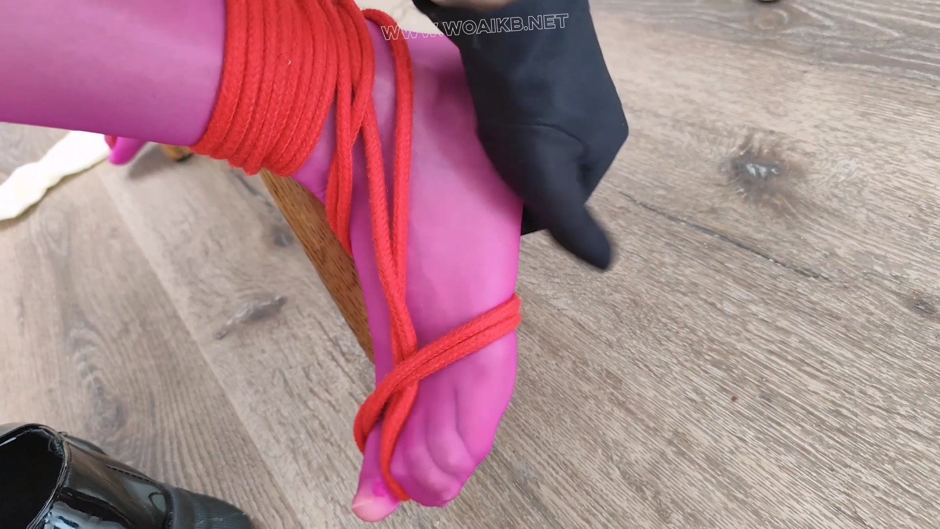 白天捆绑，丝袜蒙眼，堵嘴，晚上就好好玩弄吧 预览图 11