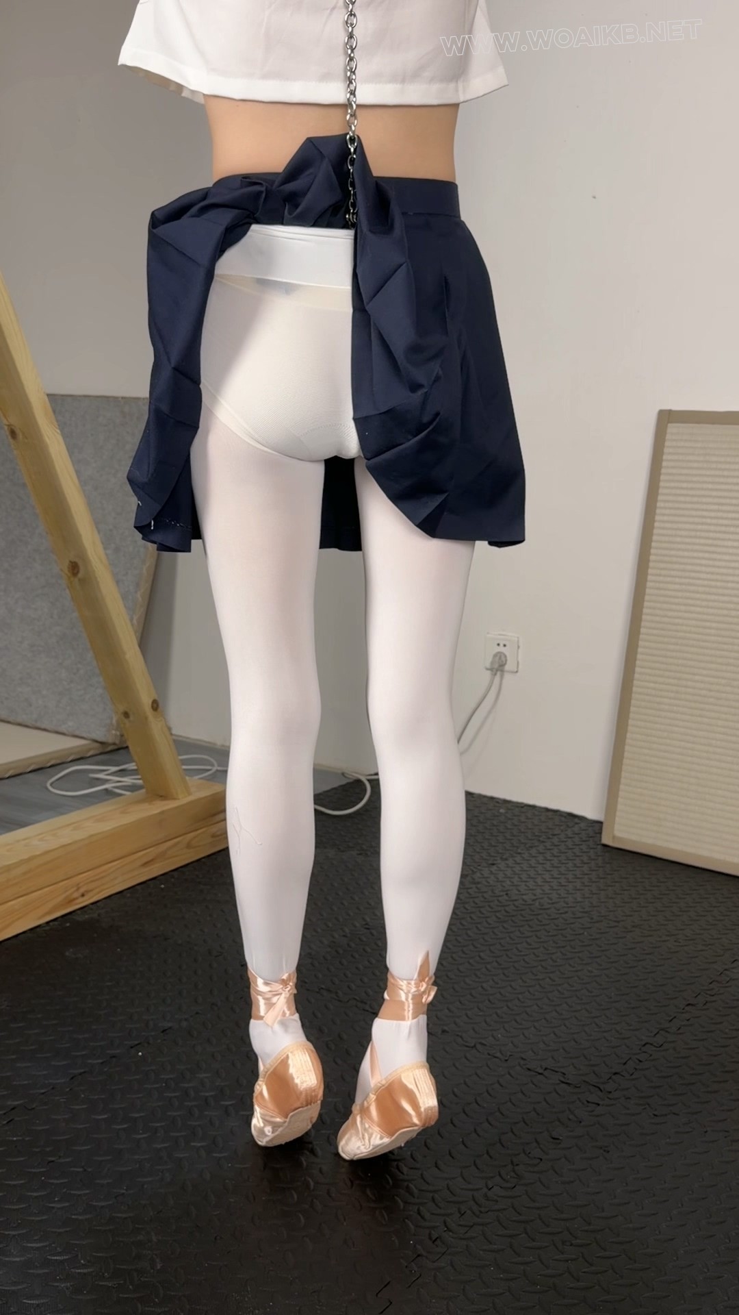 《芭蕾鞋垫脚定时电击调教145》 预览图 6