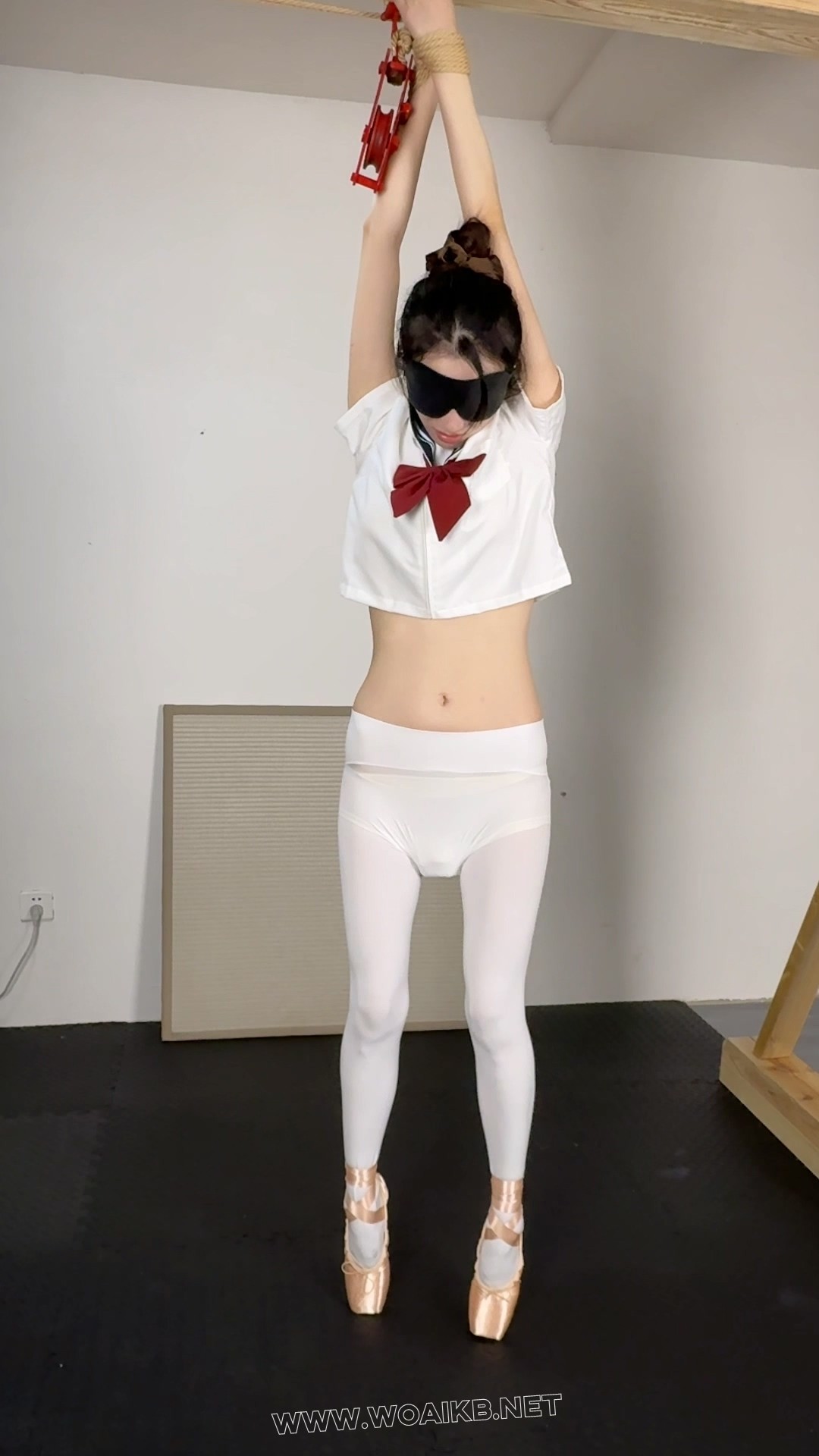 《芭蕾鞋垫脚定时电击调教145》 预览图 7