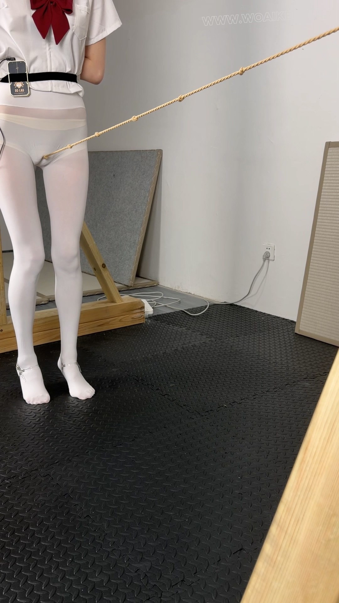 《芭蕾鞋垫脚定时电击调教145》 预览图 14