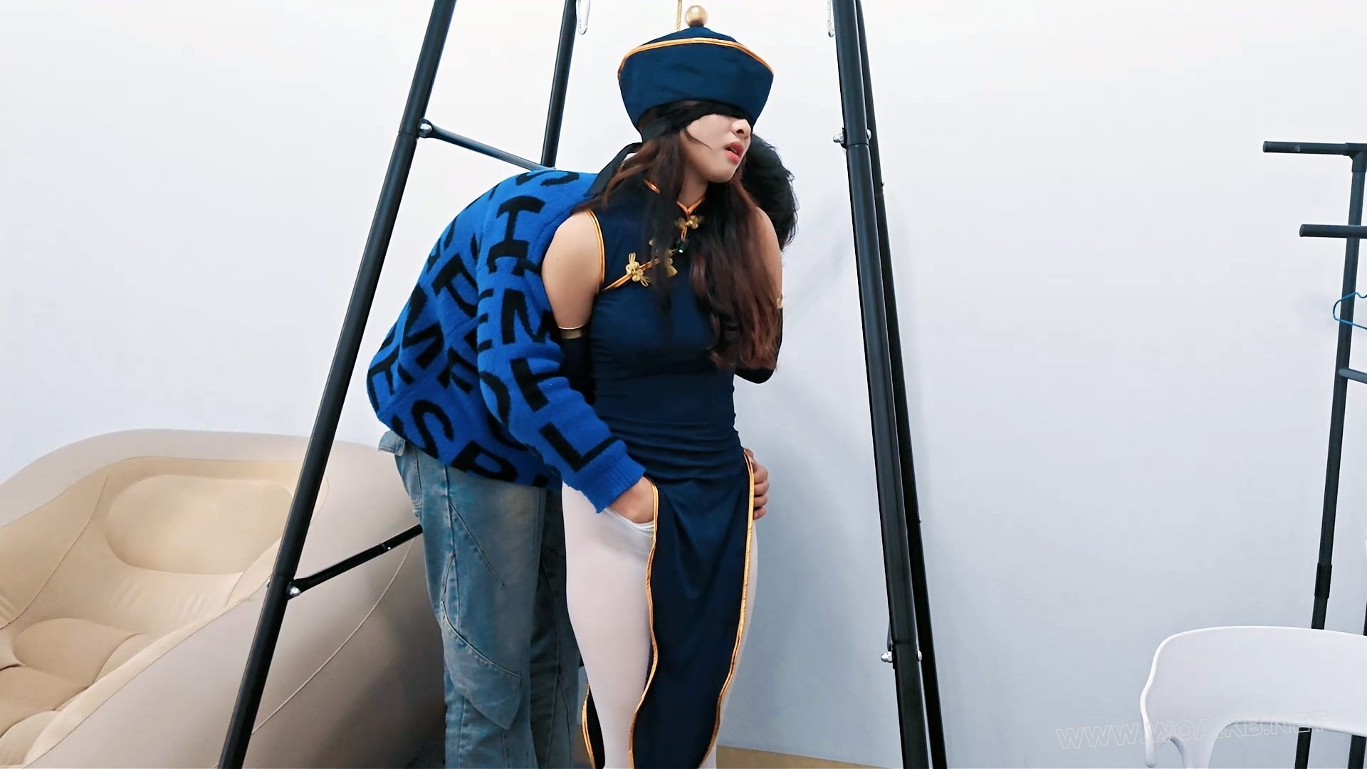 在贝贝的统治下,就算是初音也受不了连续的高潮,还没一会连坐都坐不住了 预览图 3