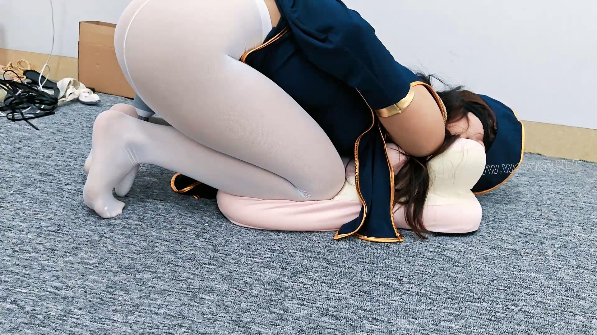 在贝贝的统治下,就算是初音也受不了连续的高潮,还没一会连坐都坐不住了 预览图 11