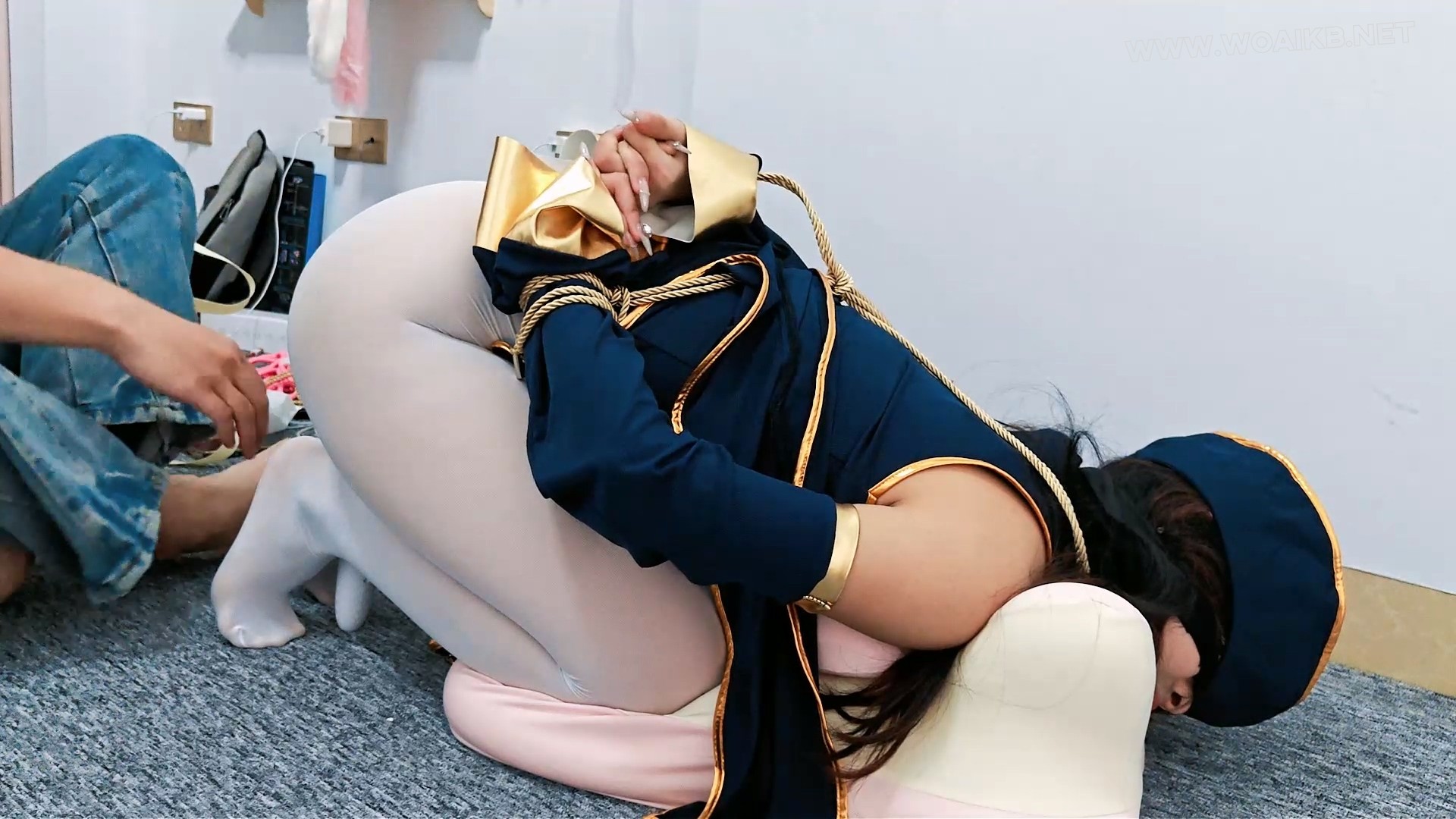 在贝贝的统治下,就算是初音也受不了连续的高潮,还没一会连坐都坐不住了 预览图 13