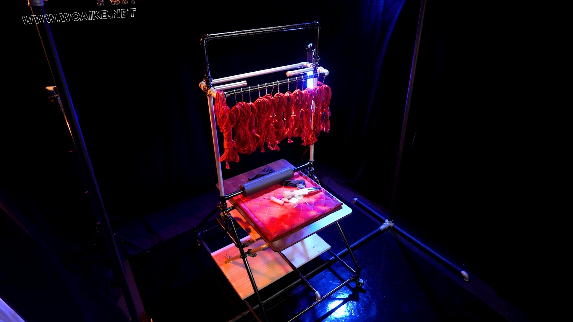 第七期，陷入拘束架中被完全拘束的妃咲。