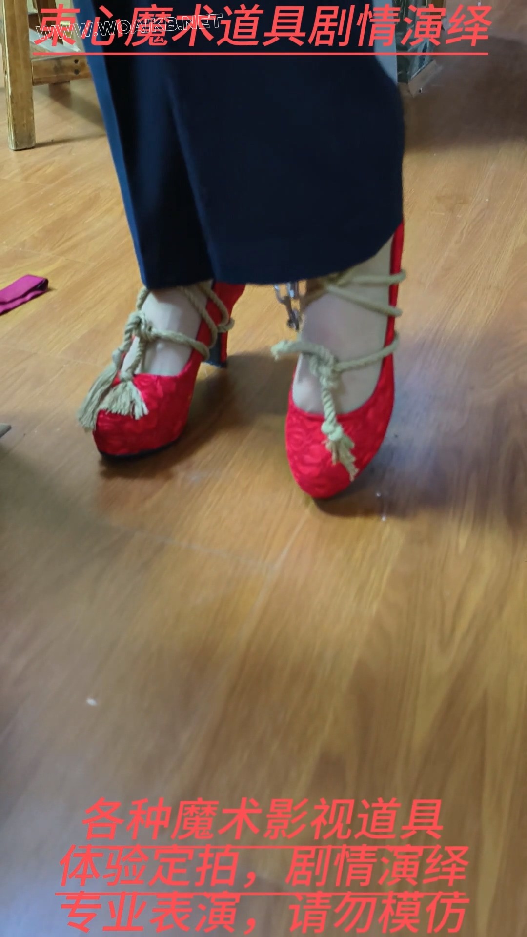 兰兰白色衬衣套装，老虎凳捆绑挠脚心，拇指铐铐脚趾，红色高跟鞋里面放黄豆，鞋子... 预览图 13