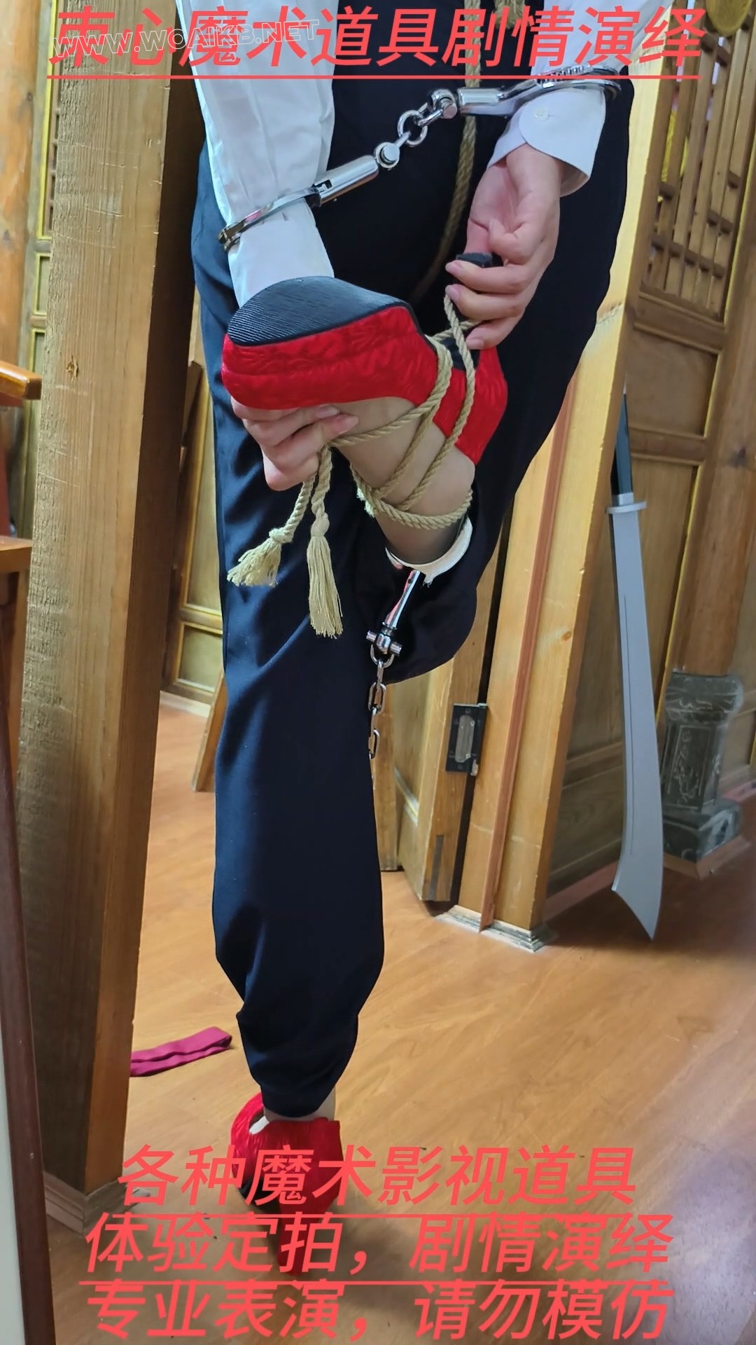 兰兰白色衬衣套装，老虎凳捆绑挠脚心，拇指铐铐脚趾，红色高跟鞋里面放黄豆，鞋子... 预览图 15