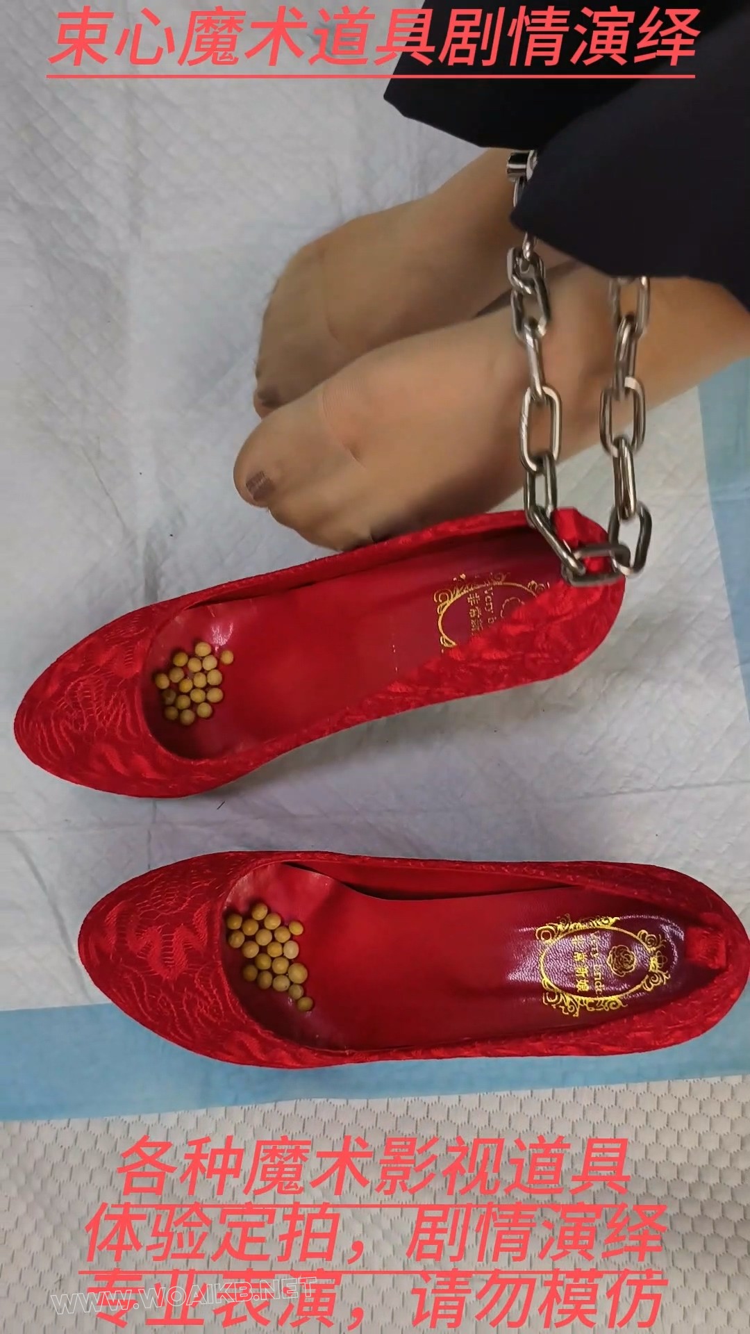 兰兰白色衬衣套装，老虎凳捆绑挠脚心，拇指铐铐脚趾，红色高跟鞋里面放黄豆，鞋子... 预览图 17