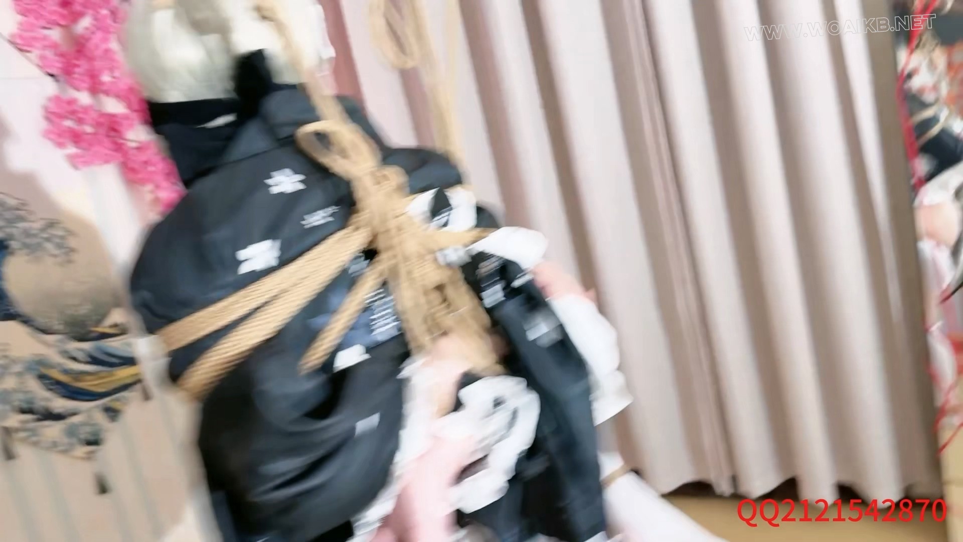 资深coser雀雀cos穹妹吊缚入体跳蛋假阳深喉口枷保鲜膜封脸揉胸SP屁股红红的涩涩的T... 预览图 3