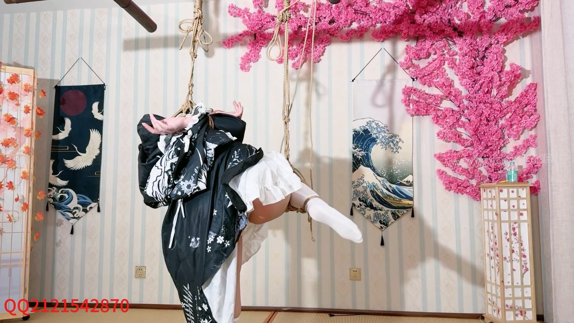 资深coser雀雀cos穹妹吊缚入体跳蛋假阳深喉口枷保鲜膜封脸揉胸SP屁股红红的涩涩的T... 预览图 5