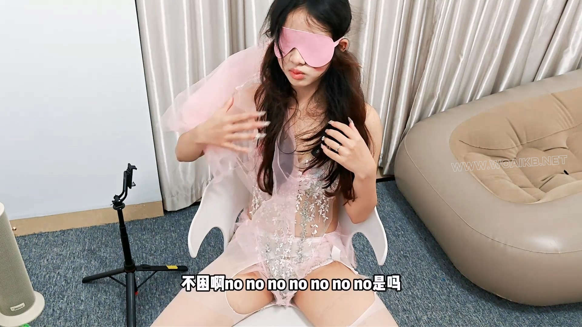 小少萝第一次体验婚纱调教.她没有一点反抗享受着这过程 预览图 13