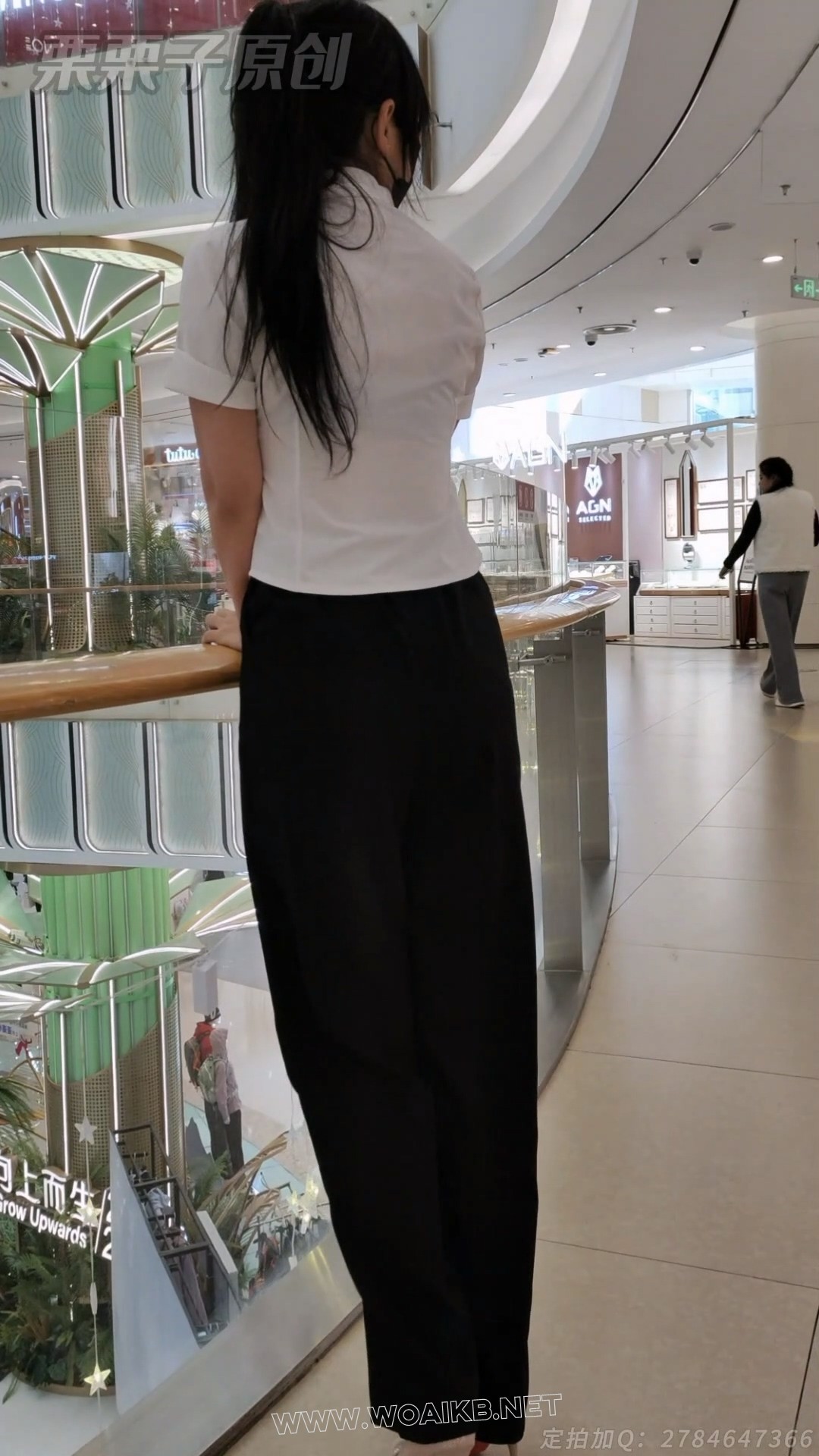 《被命令的女销售 08》 户外调教、商场强高、奶茶店强高、假丁丁调教、假Y具、高跟... 预览图 4