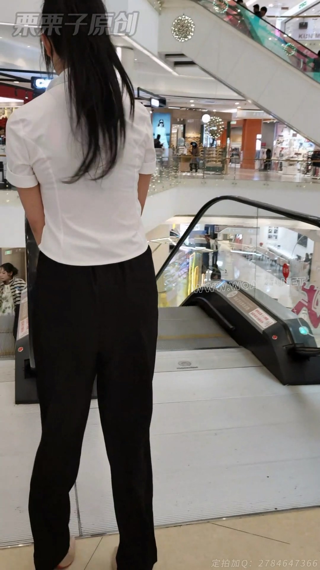 《被命令的女销售 08》 户外调教、商场强高、奶茶店强高、假丁丁调教、假Y具、高跟... 预览图 10