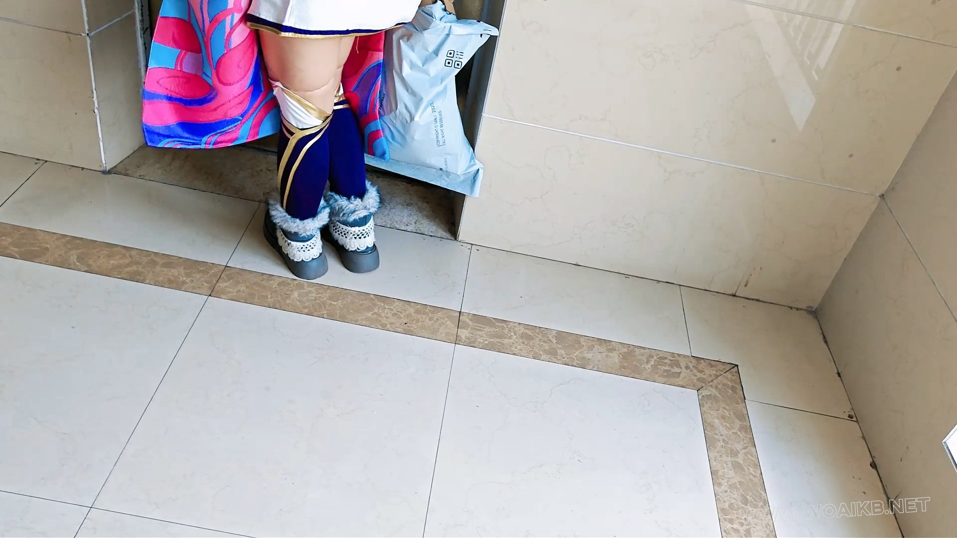 万恶的贝贝把阿狸吸到瘫倒在地上求饶,就算是在电梯里也控制不住自己 预览图 2