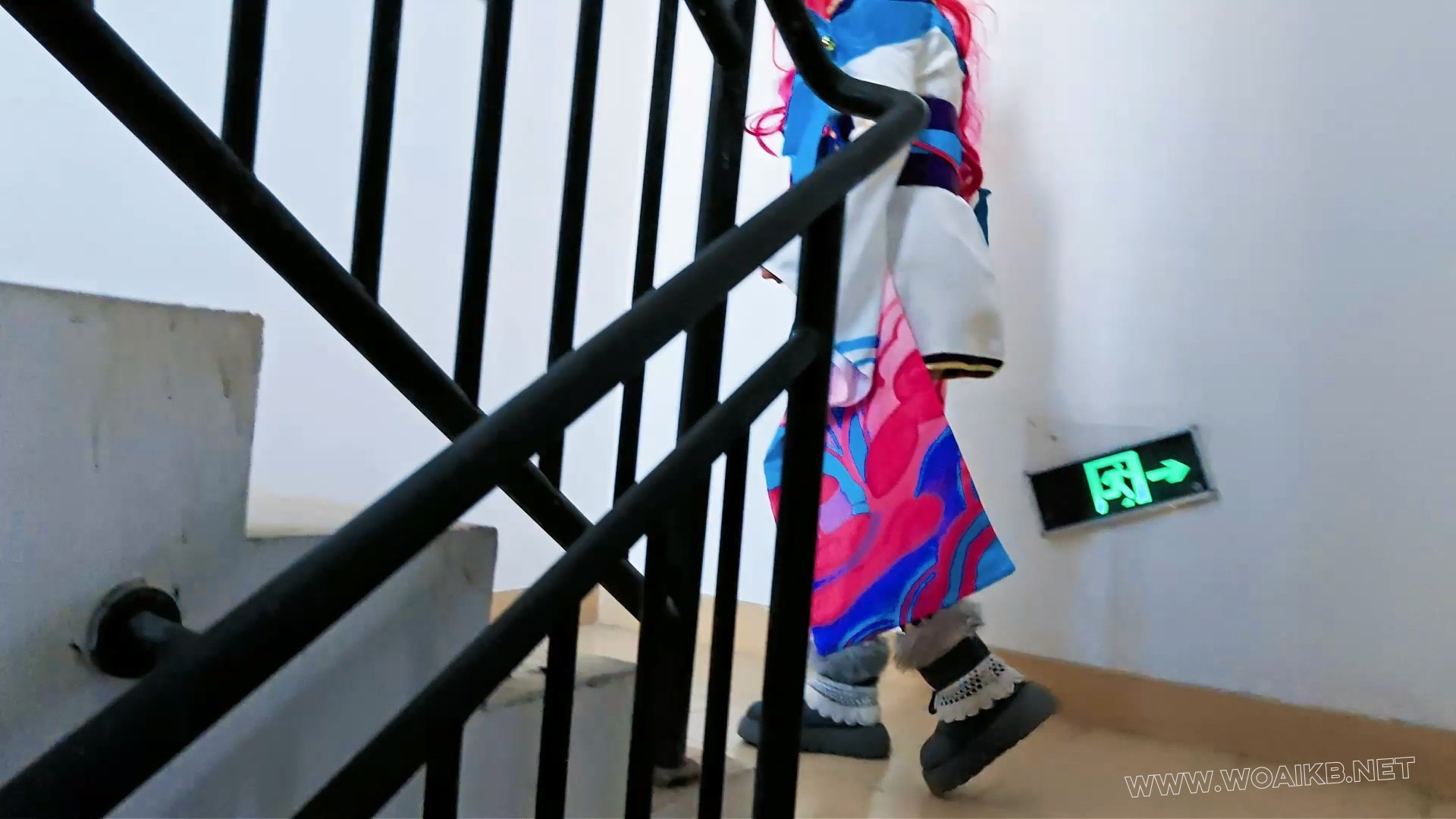 万恶的贝贝把阿狸吸到瘫倒在地上求饶,就算是在电梯里也控制不住自己 预览图 5