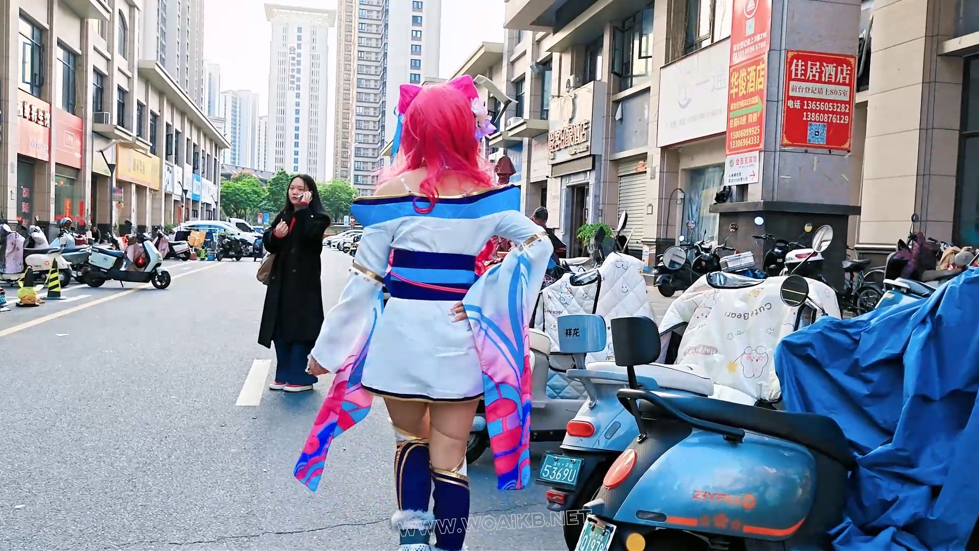 万恶的贝贝把阿狸吸到瘫倒在地上求饶,就算是在电梯里也控制不住自己 预览图 4