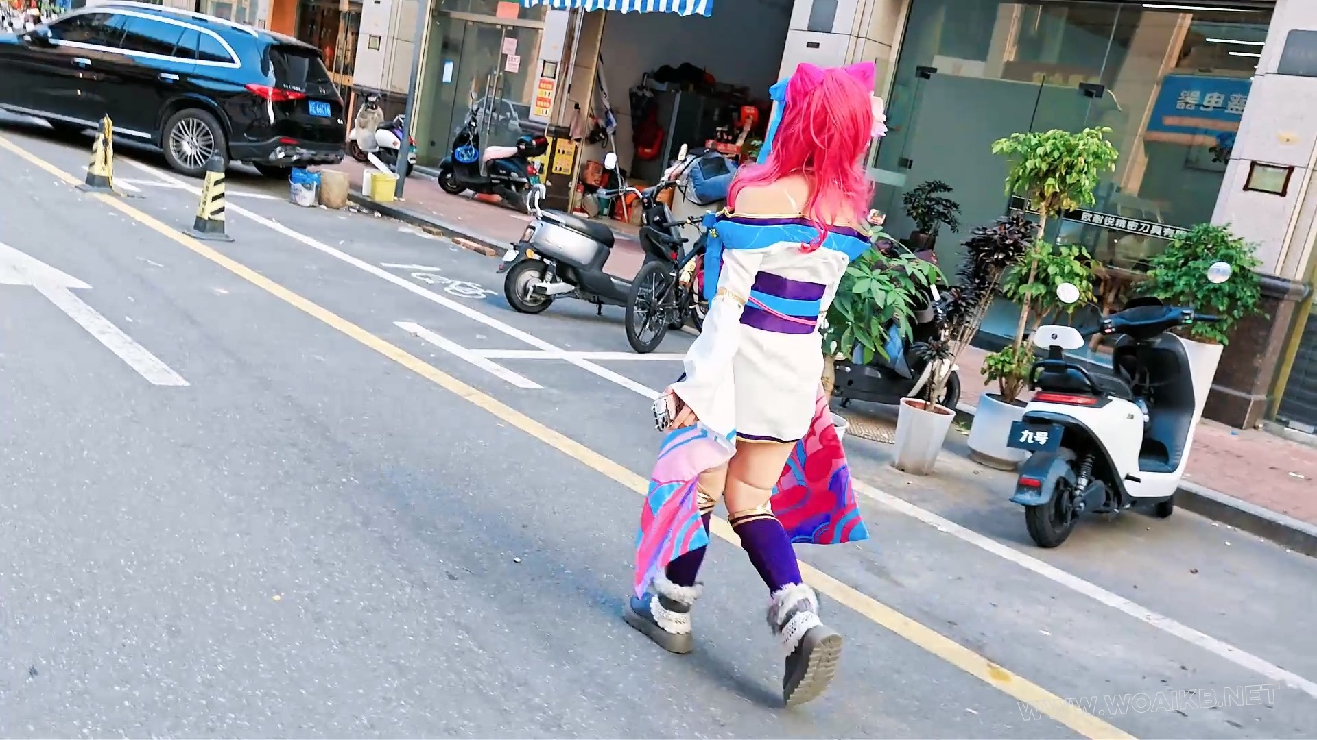 万恶的贝贝把阿狸吸到瘫倒在地上求饶,就算是在电梯里也控制不住自己 预览图 3