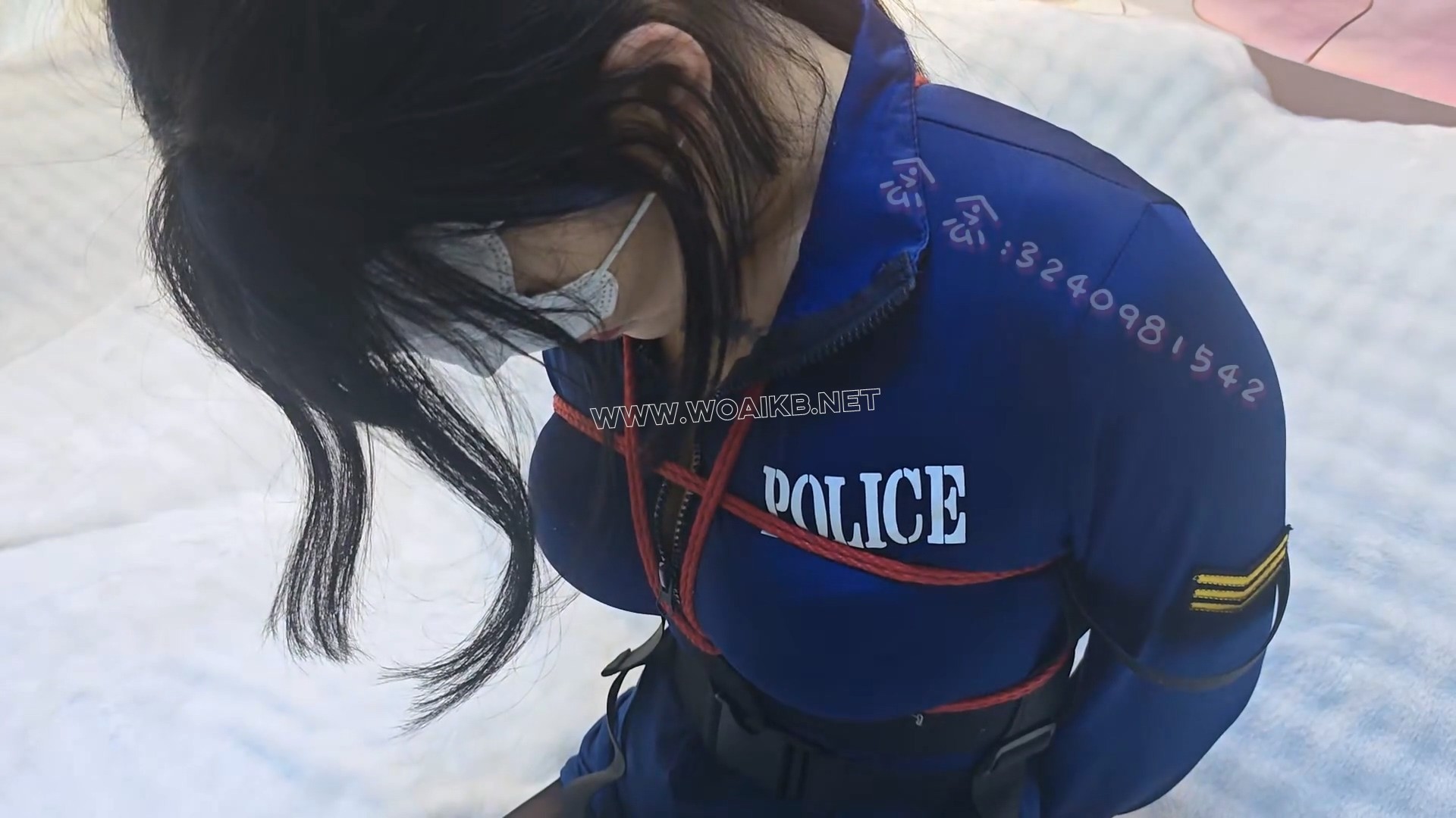 【念念】遇难的女jing念念 震动棒强制 口球堵嘴 撕丝袜挠痒 预览图 13