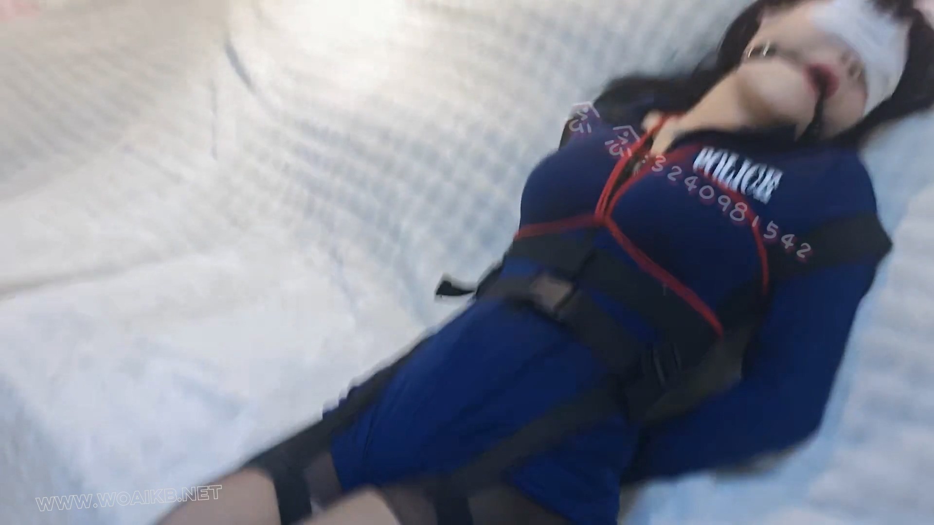 【念念】遇难的女jing念念 震动棒强制 口球堵嘴 撕丝袜挠痒 预览图 19