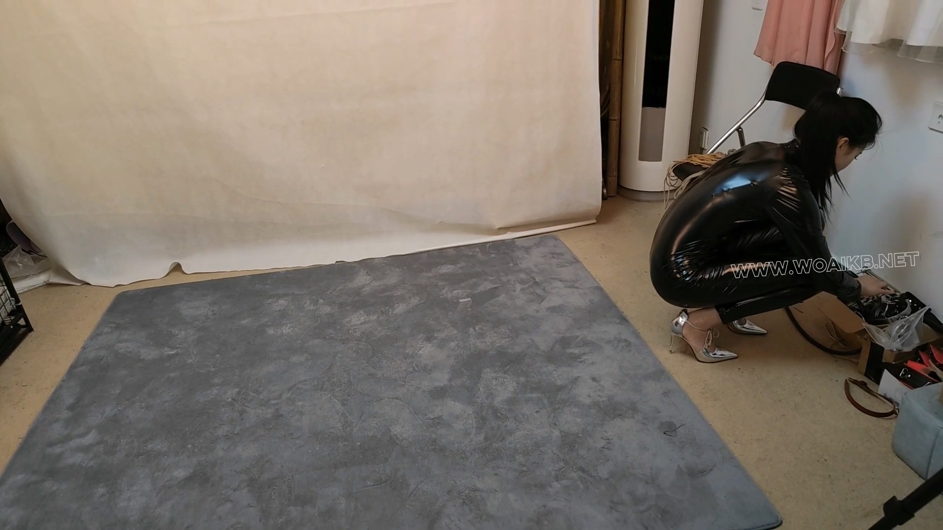 黑色胶衣搜查官 入室搜查被玩弄 预览图 2