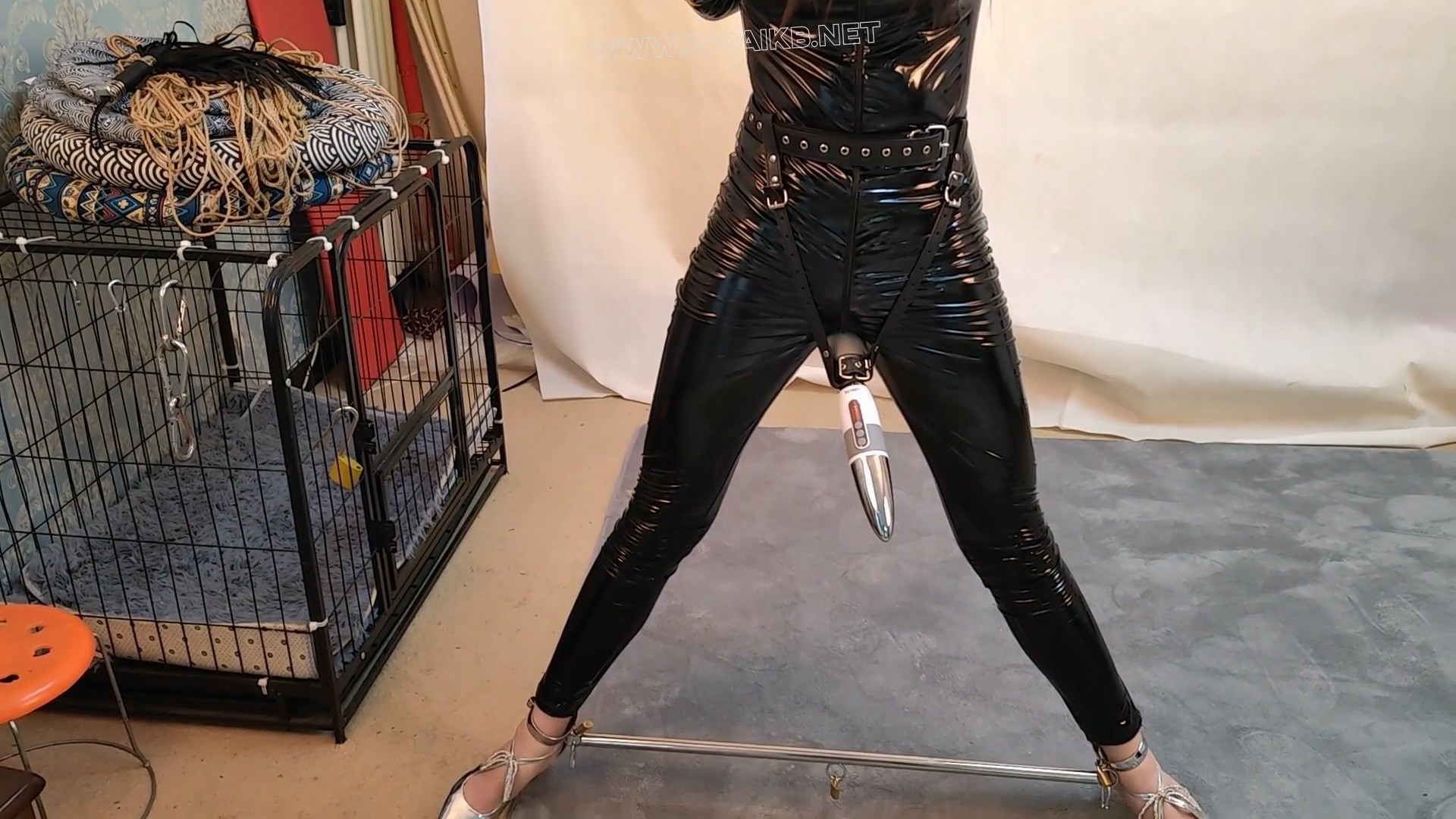 黑色胶衣搜查官 入室搜查被玩弄 预览图 20