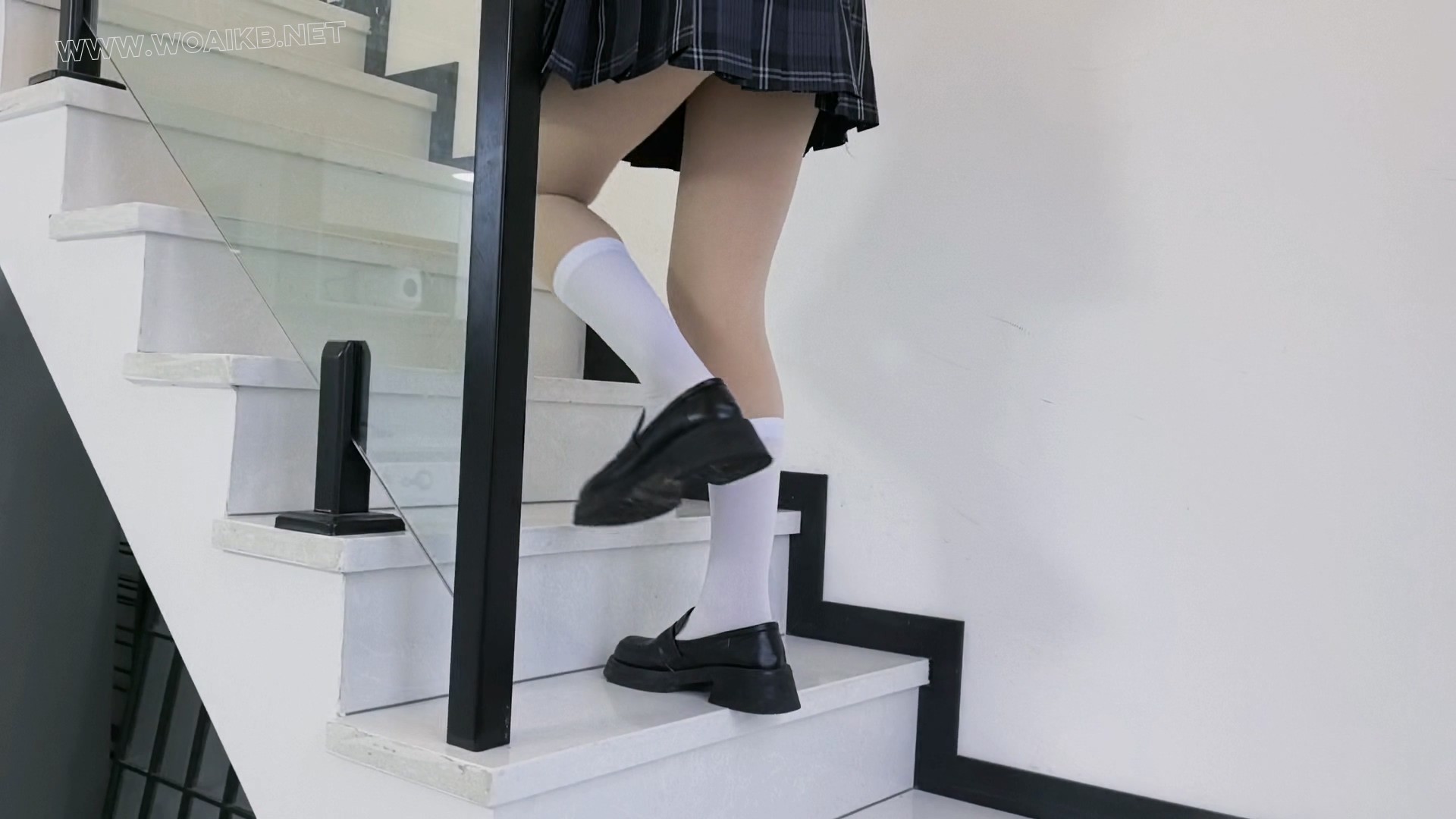 ◤微映『瘾女』◢老师说 镜头会说话了就算毕业了 与其说是调教片 不如说是纪录片 ... 预览图 24