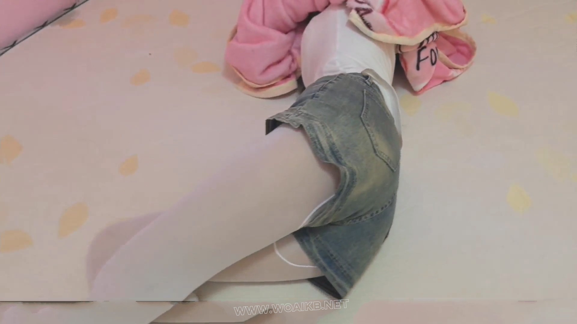 【小洛】【琳媚】【雨薇】定拍 三个午睡女孩 脱鞋袜挠脚 各种抚摸 预览图 11