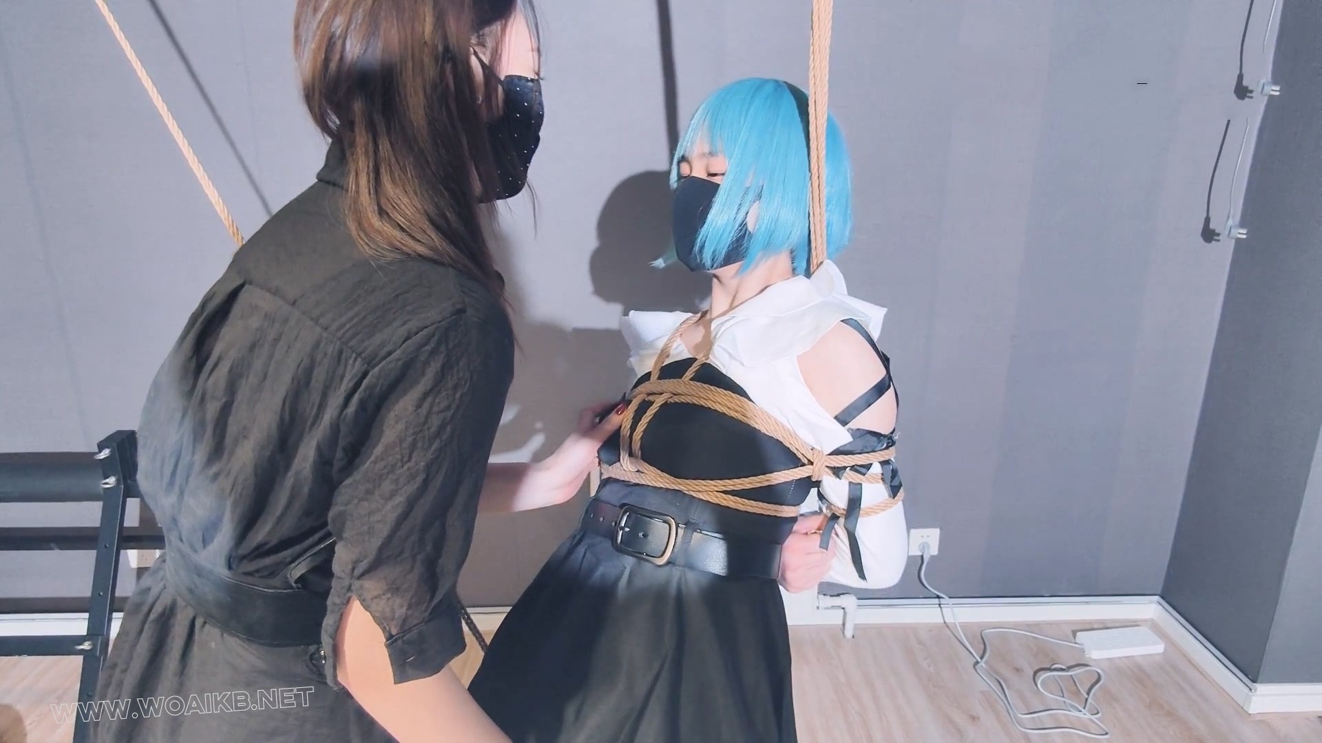 【班主任时汐严厉管教叛逆女学生依依】【女女剧情 强迫管教 精彩对话 单腿吊缚 金... 预览图 9