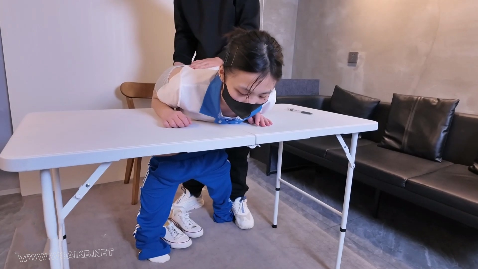 课桌下的潮汐 上集 新人反差妹子 雯雯 连续糕潮 一度昏厥 校服马尾 反差纯欲 玩胸... 预览图 9