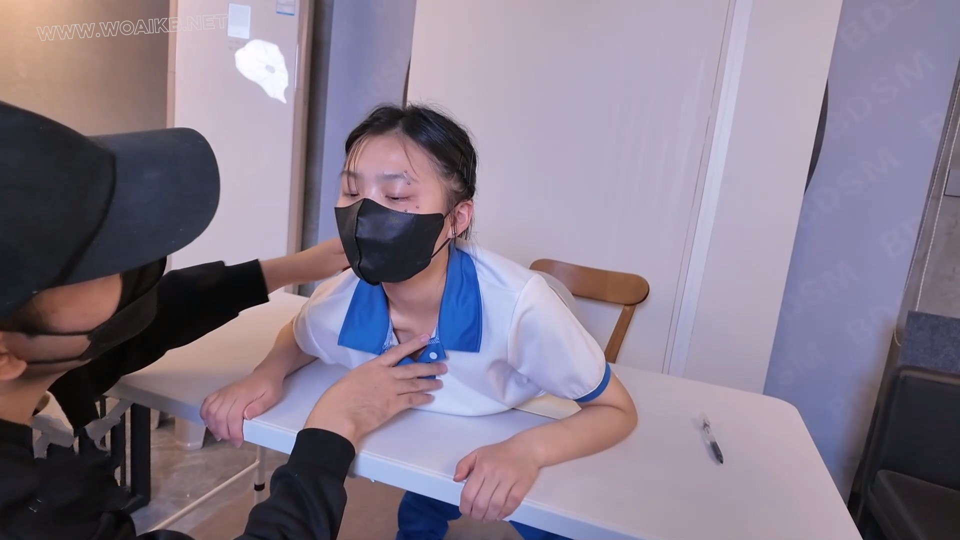 课桌下的潮汐 上集 新人反差妹子 雯雯 连续糕潮 一度昏厥 校服马尾 反差纯欲 玩胸... 预览图 13