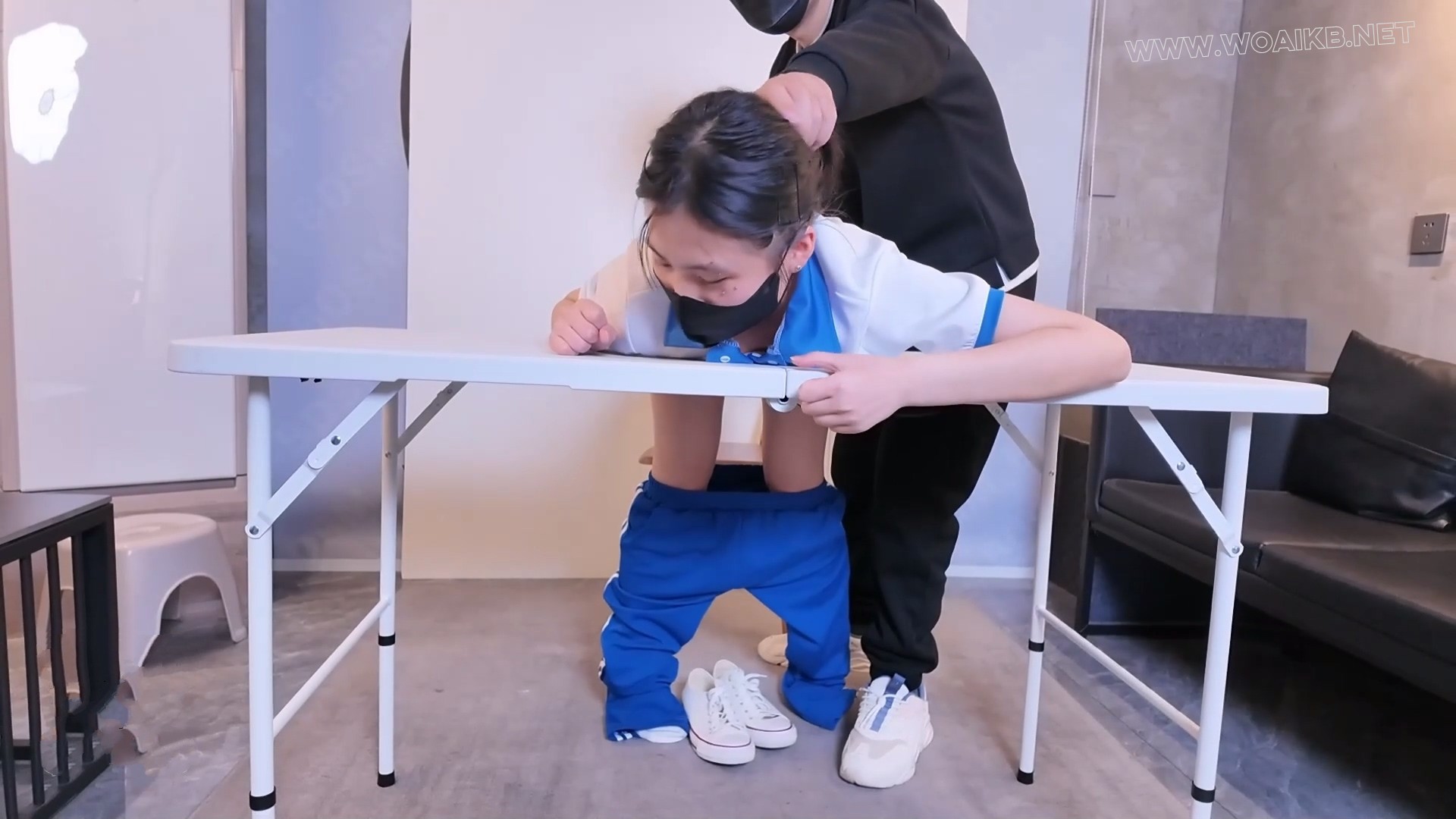 课桌下的潮汐 上集 新人反差妹子 雯雯 连续糕潮 一度昏厥 校服马尾 反差纯欲 玩胸... 预览图 11