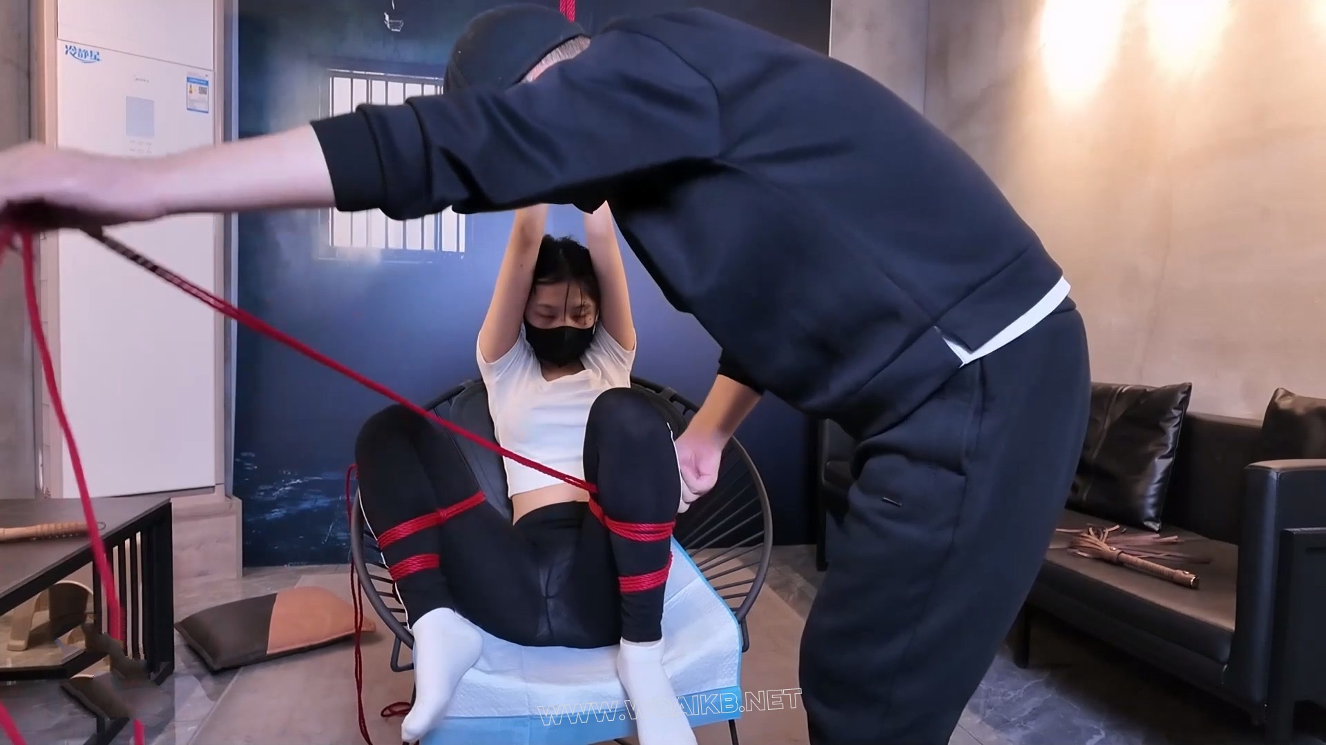 失禁の诱惑 新人反差妹子 雯雯 铁椅捆绑 强高失禁 羞辱玩弄 事后清洗 湿身诱惑 预览图 7