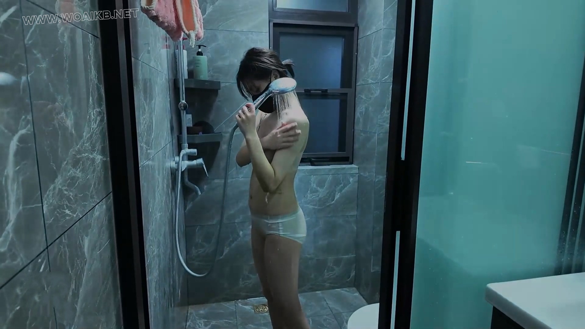 失禁の诱惑 新人反差妹子 雯雯 铁椅捆绑 强高失禁 羞辱玩弄 事后清洗 湿身诱惑 预览图 25