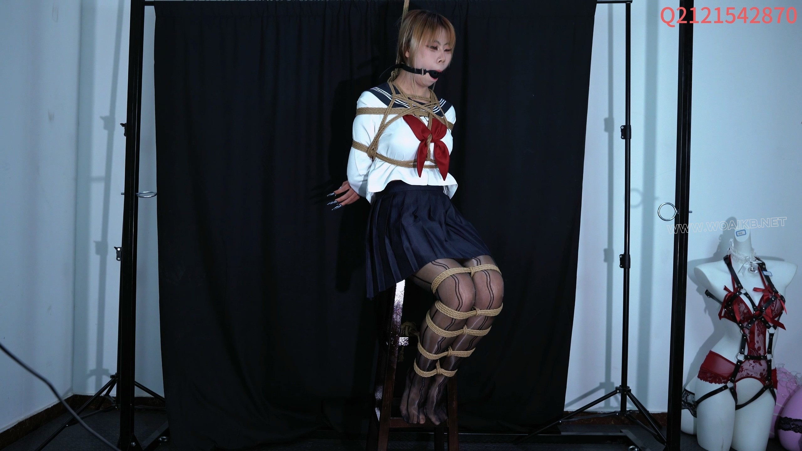 女模欣欣强制M腿吊缚跳dan震动棒郊狼130痛苦抽搐口水直流 预览图 1