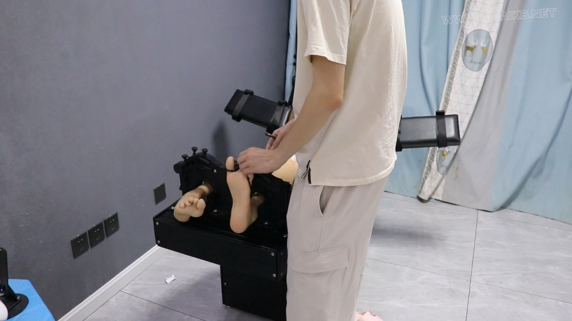 糖糖山药责-新鲜山药涂抹脚心腋下、足底“按摩”、羞耻足底涂鸦、小萝莉哭腔求挠！... 预览图 8