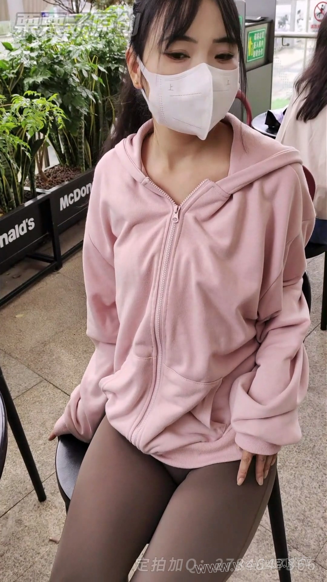 《搔首弄姿的女网红 02》 户外强高、户外调教、商场强高、公园强高、商业街强高、...