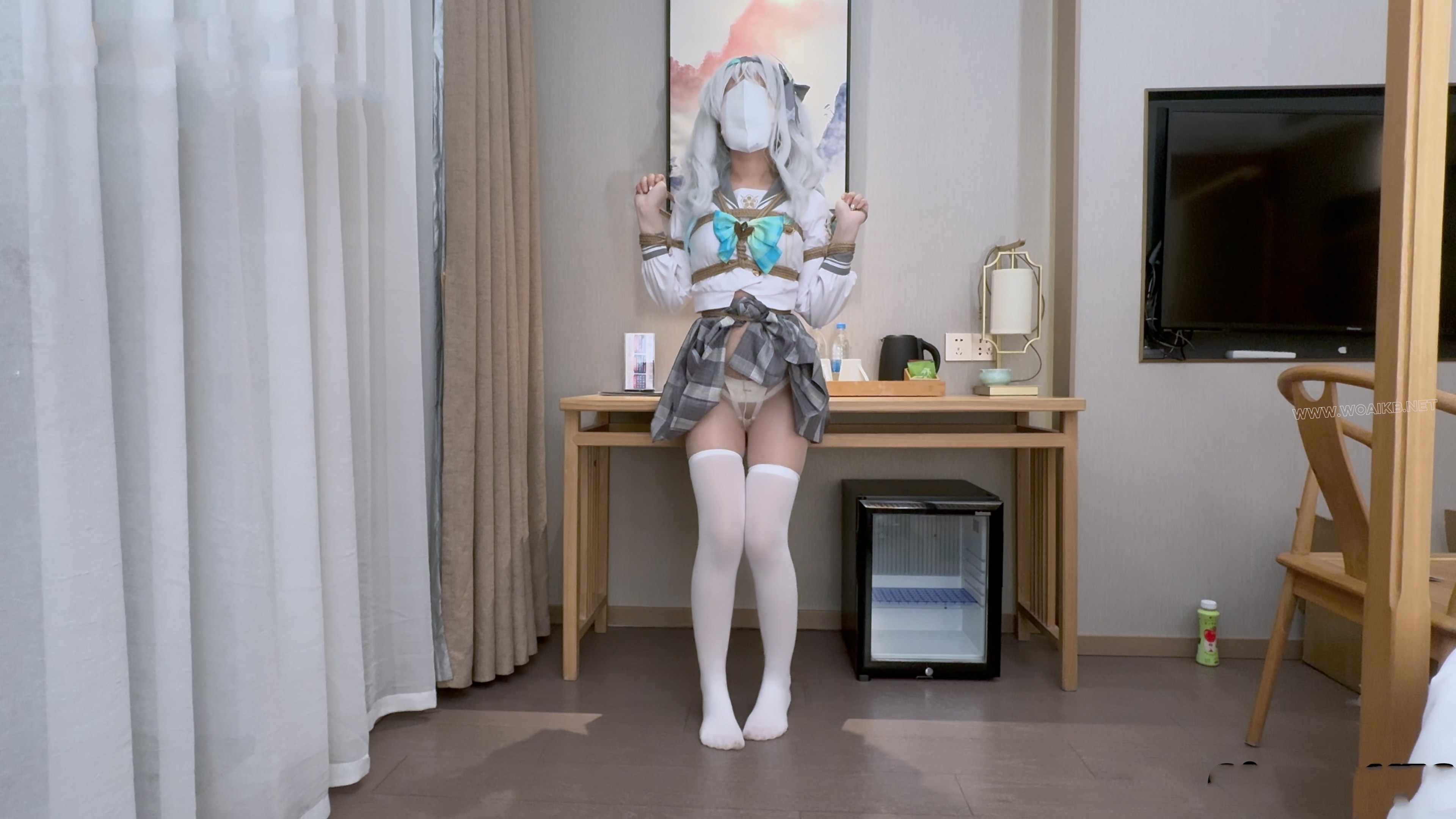 流萤JK（下）啵啵贝强制站立，驷马分腿强制多次高潮，突突机高速模式不断刺激 预览图 4