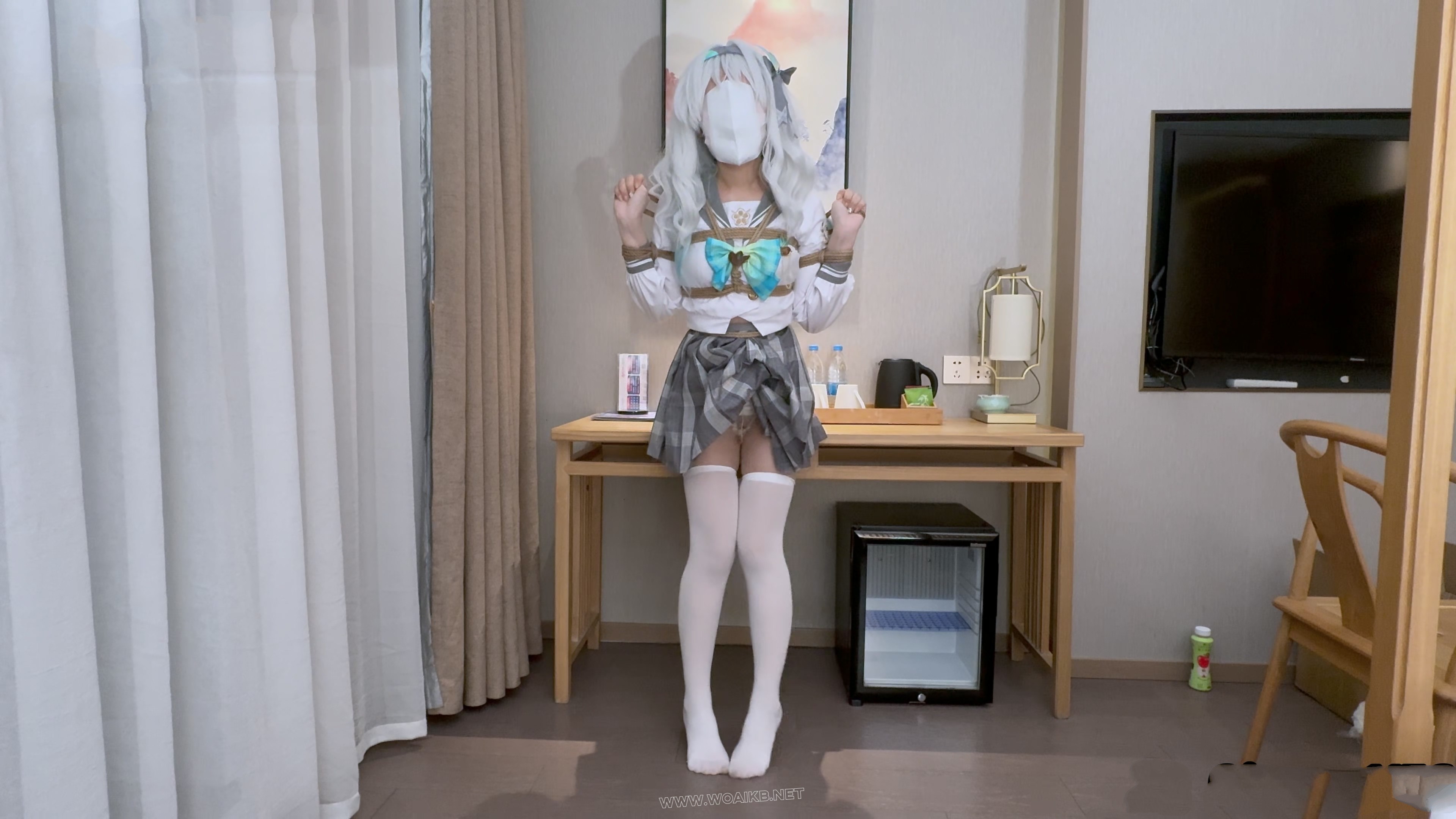 流萤JK（下）啵啵贝强制站立，驷马分腿强制多次高潮，突突机高速模式不断刺激 预览图 3